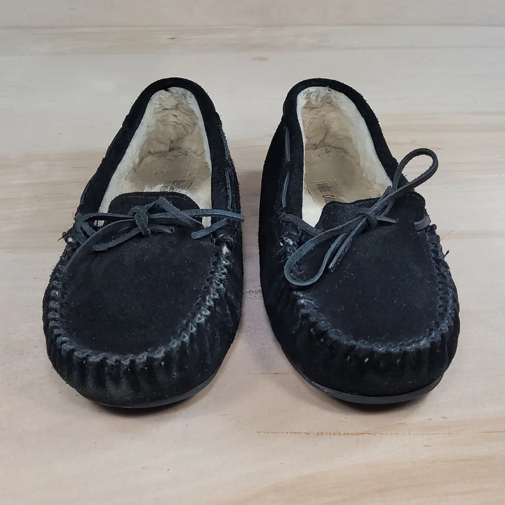 Minnetonka Moccasin Black Women's Slippers - Picture 4 of 10